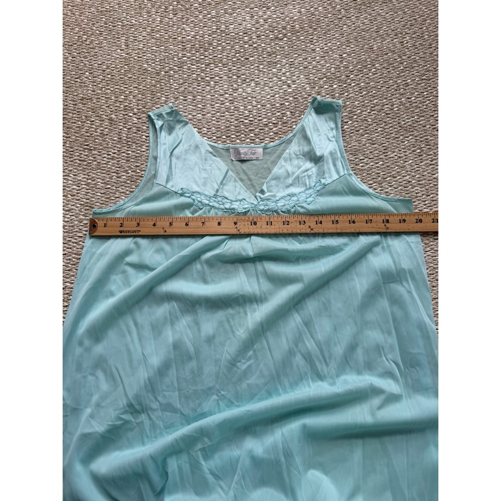 Vintage Vanity Fair Mint Green Embroidered V-Neck Nightgown USA Cottagecore M - Picture 11 of 11